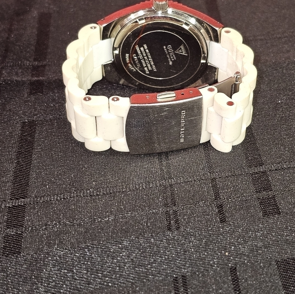 Vintage Guess Watch - Picture 8 of 10